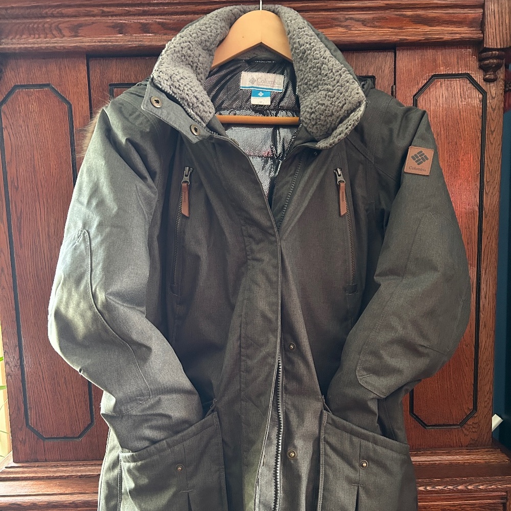 Olive Green Size M Columbia Parka - Super Warm
